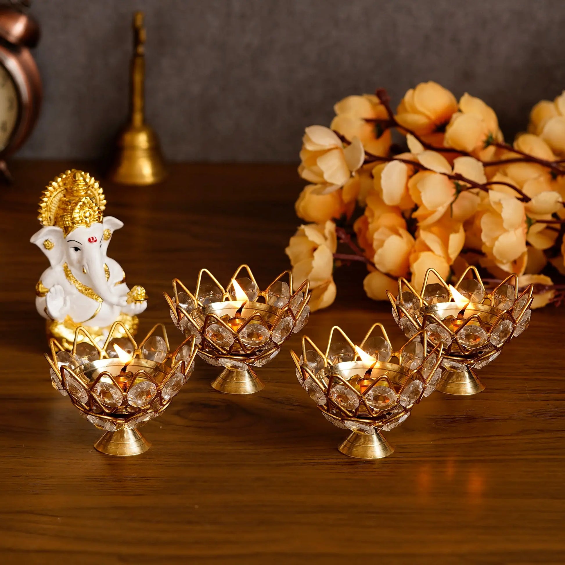 eCraftIndia Set of 4 Lotus Shape Crystal Tea Light Holder 8b5b24-7b